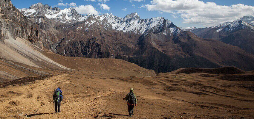 Jomolhari Trek, Trekking